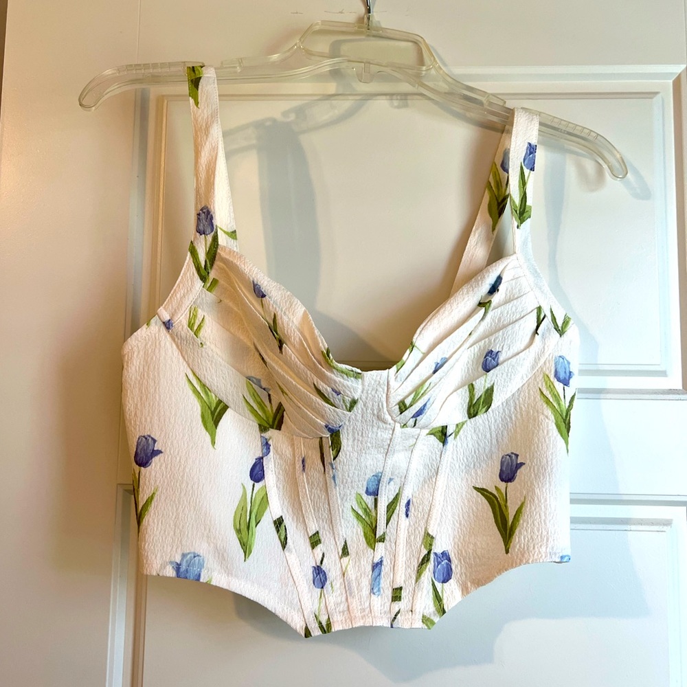 White corset top with zip up back. Purple tulip details.